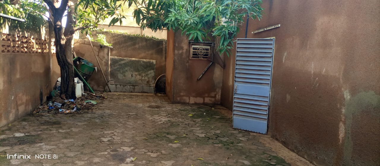 Maison Familiale sur Route Principale à Pâte d&rsquo;Oie, Ouagadougou