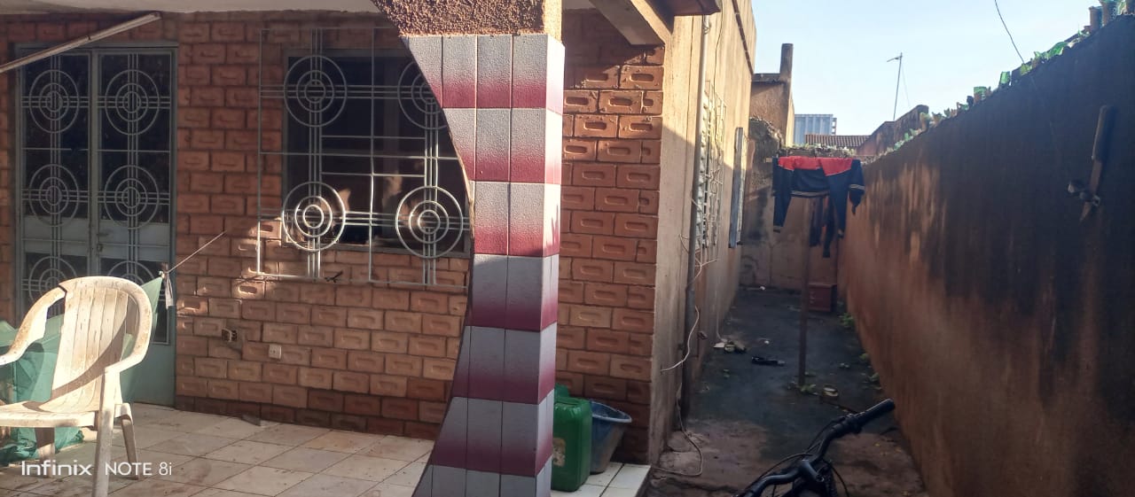 Maison Familiale sur Route Principale à Pâte d&rsquo;Oie, Ouagadougou