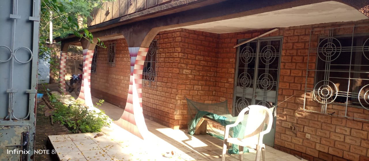 Maison Familiale sur Route Principale à Pâte d&rsquo;Oie, Ouagadougou