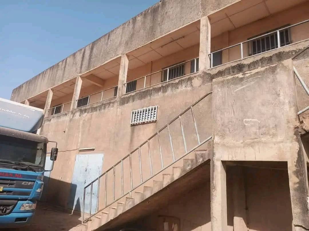 Magasins en vente à Wayalghin zone industrielle