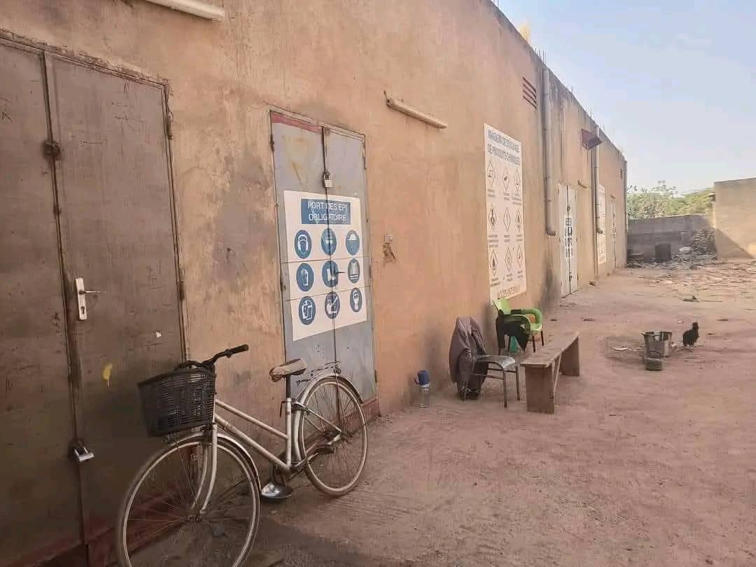 Magasins en vente à Wayalghin zone industrielle