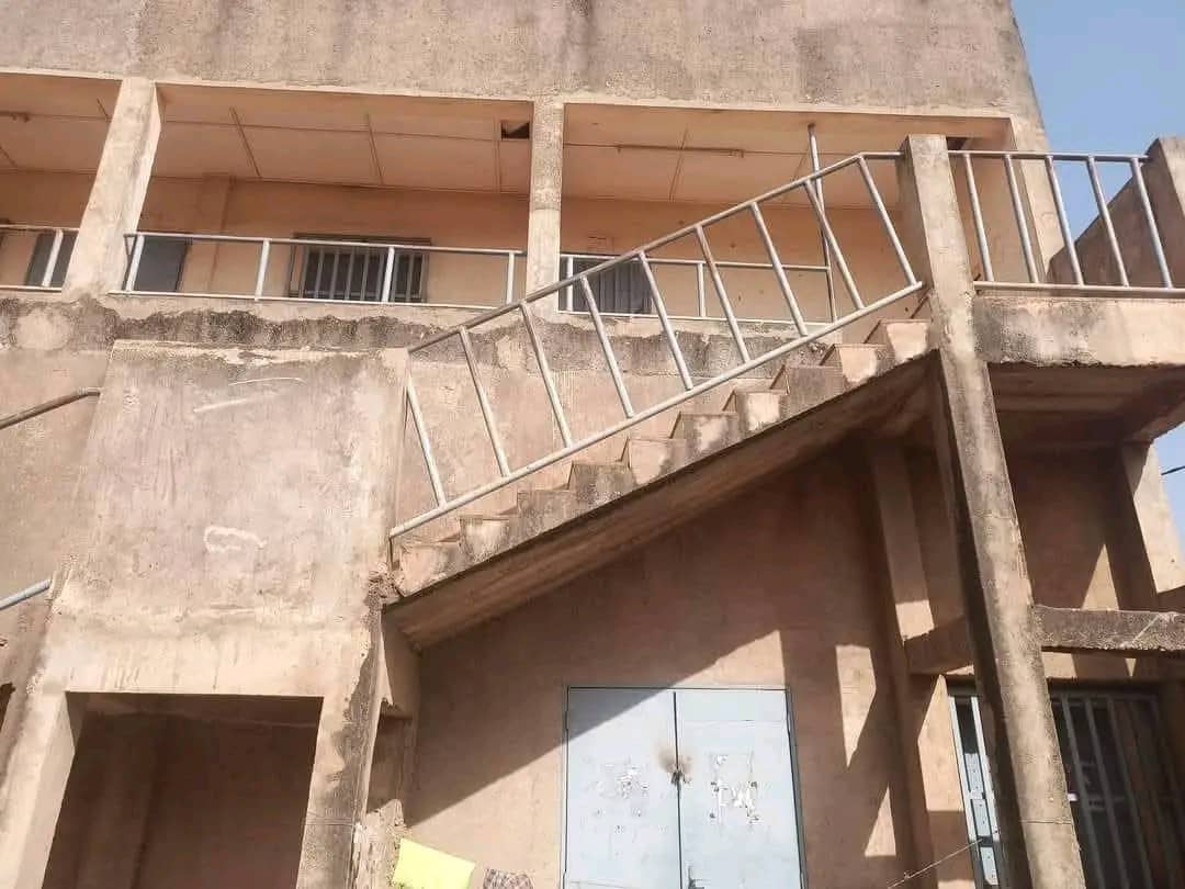 Magasins en vente à Wayalghin zone industrielle