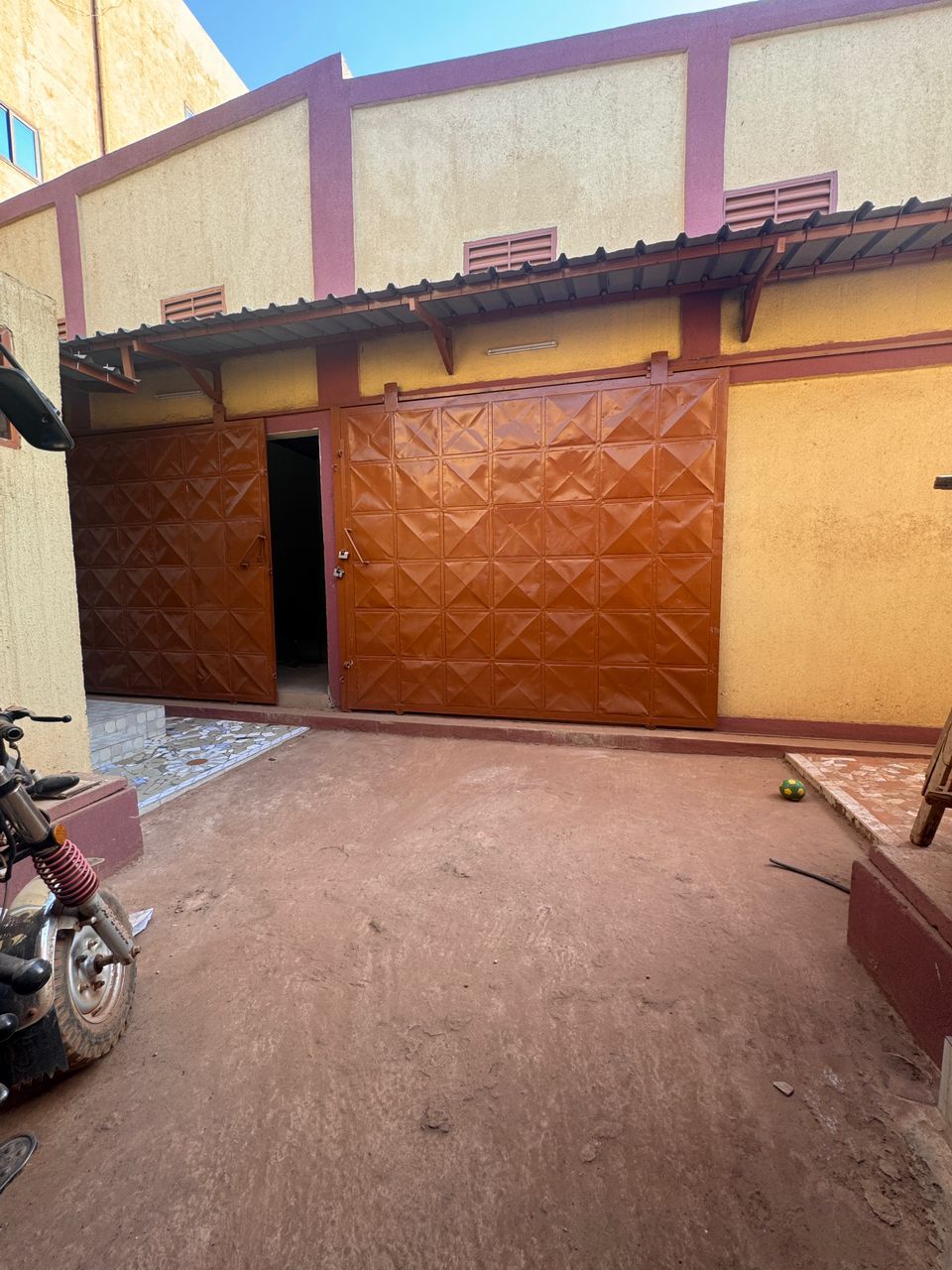 Entrepôt à louer – Paglayiri, Ouagadougou