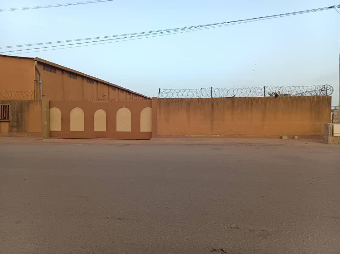 Entrepôt 2020m² à vendre – ZAD, Ouagadougou