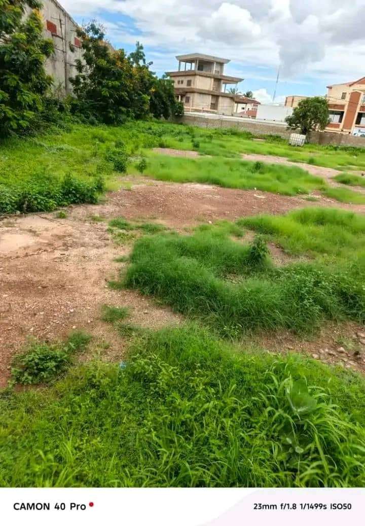 Terrain pan coupé de 2625 m² à vendre à Ouaga 2000 – Burkina Faso