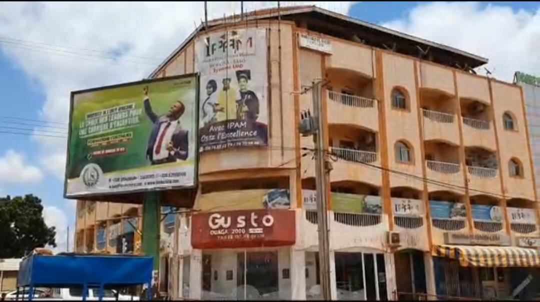 Immeuble R+3 à vendre – Ouaga 2000 (ex-IAM)