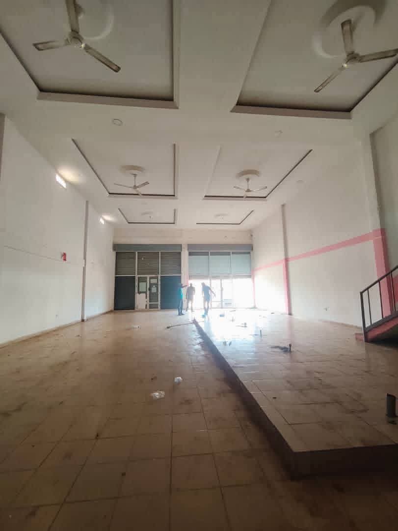 Showroom commercial 400 m² à louer – ZAD, Ouagadougou