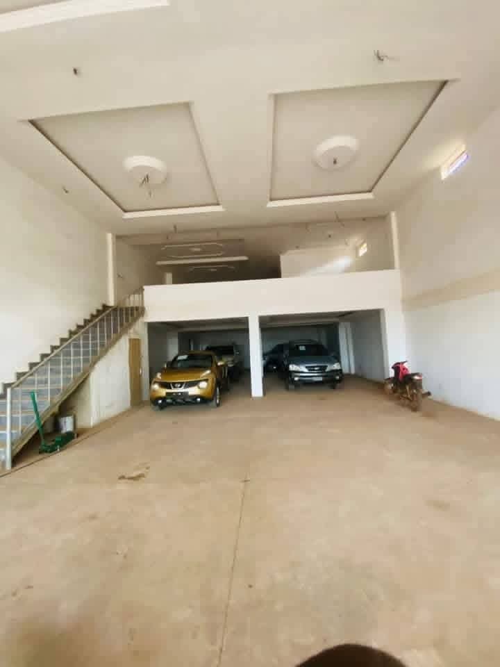 Showroom commercial 400 m² à louer – ZAD, Ouagadougou