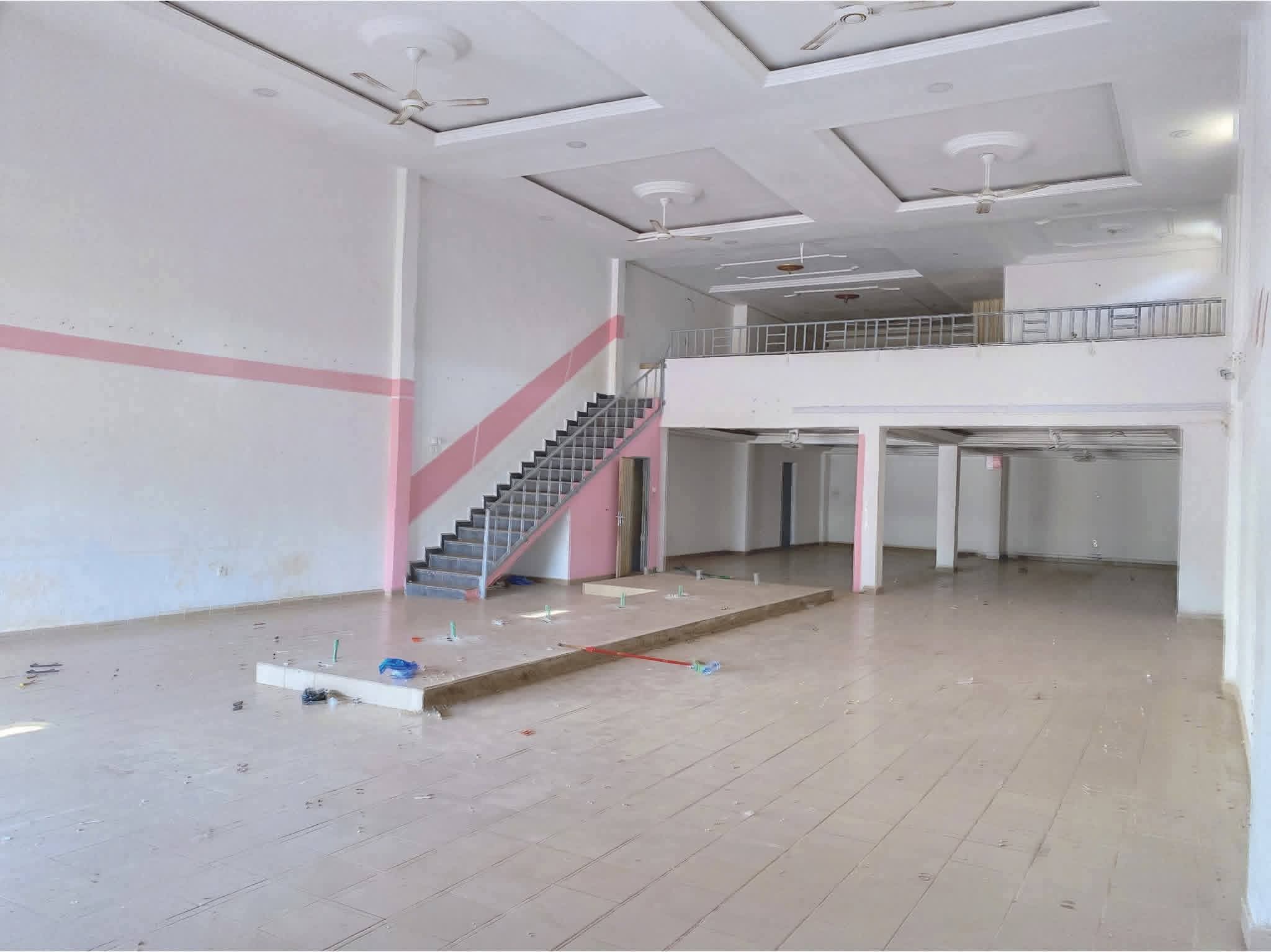 Showroom commercial 400 m² à louer – ZAD, Ouagadougou