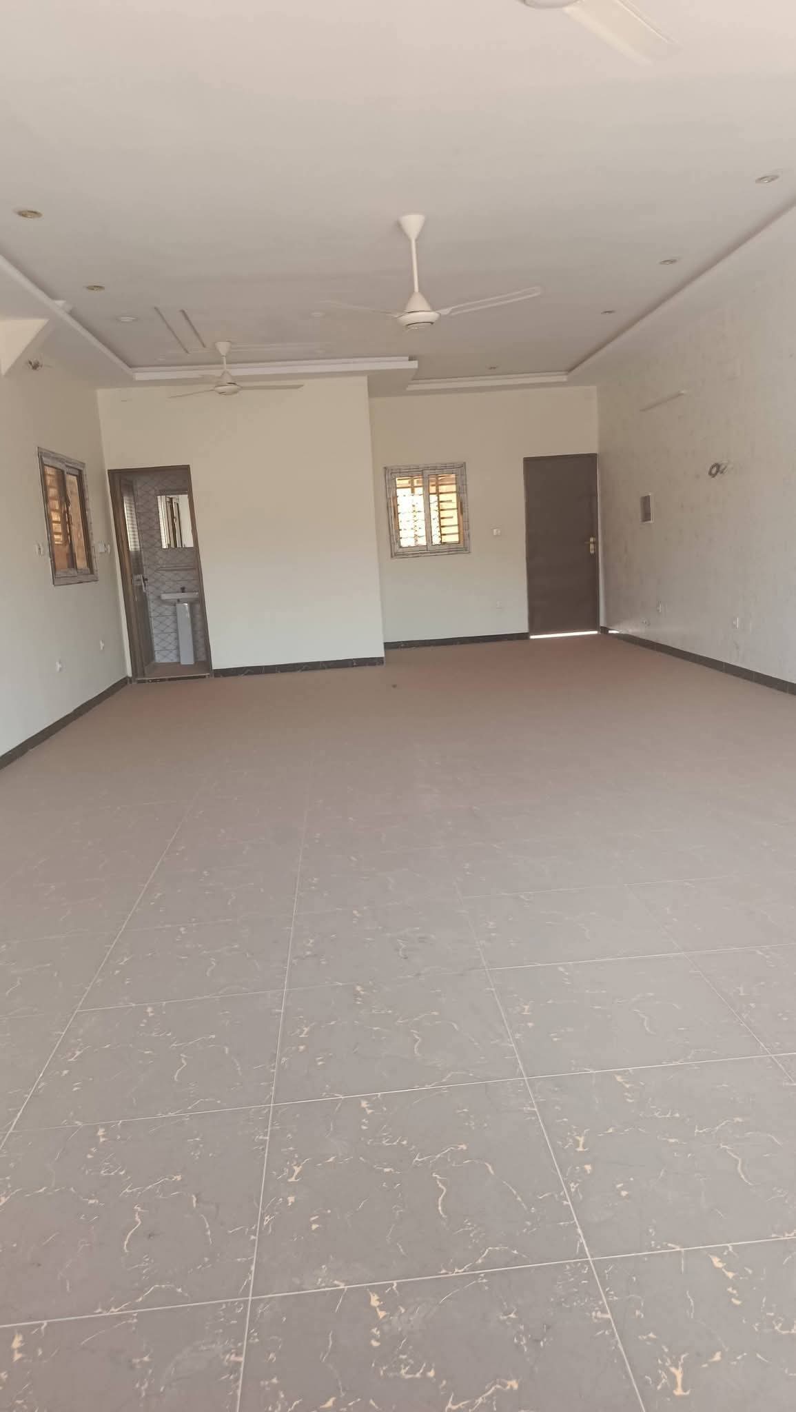 Grande boutique à louer – Patte d&rsquo;Oie, Ouagadougou