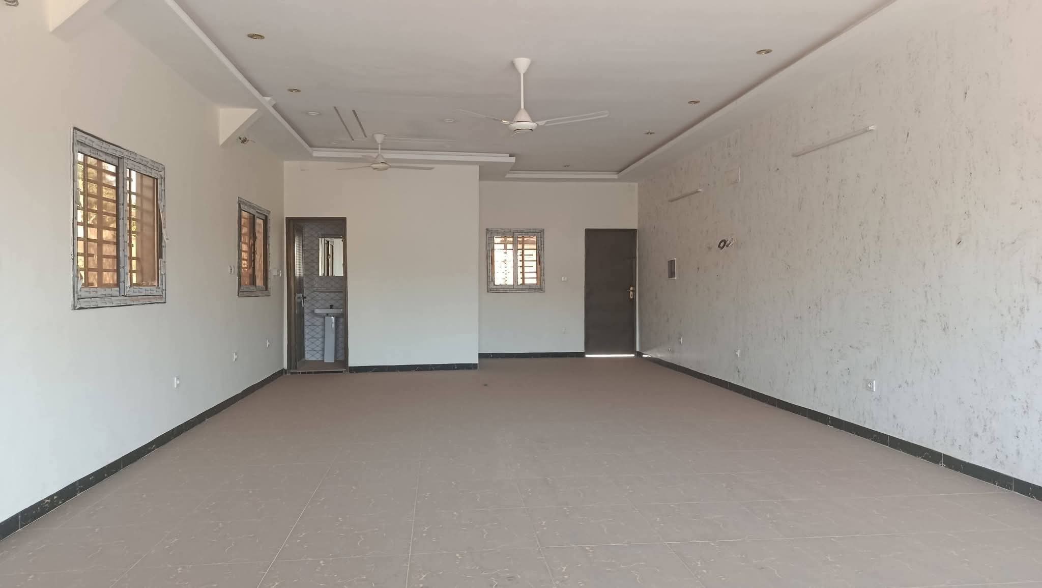 Grande boutique à louer – Patte d&rsquo;Oie, Ouagadougou