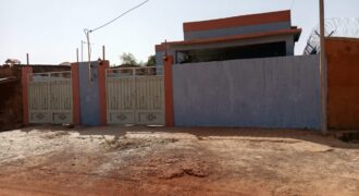 Cour de 7 pièces de 260 m² à vendre à Belleville – Burkina Faso