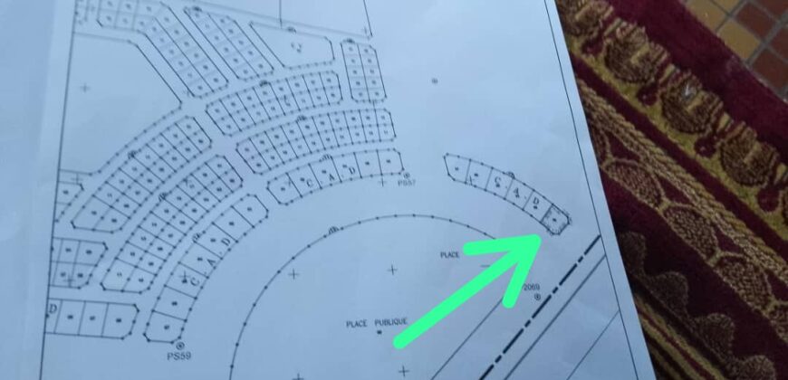 Terrain commercial pan coupé de 723 m² à vendre à Somgandé – Burkina Faso